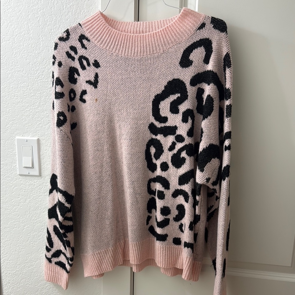 Elegant Pink Leopard Print Sweater